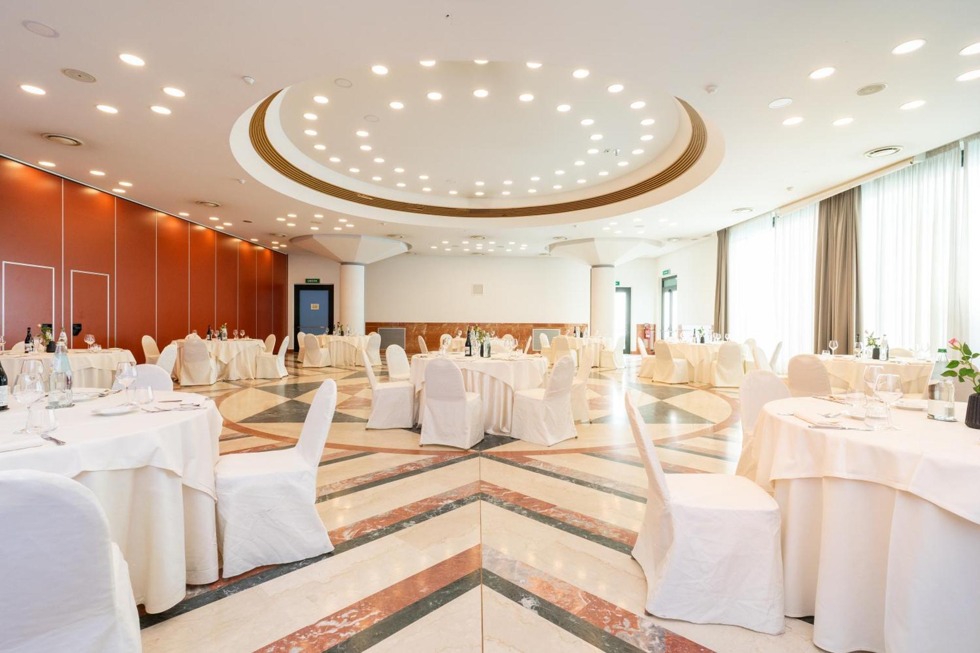 Hotel Europa Ренде Экстерьер фото